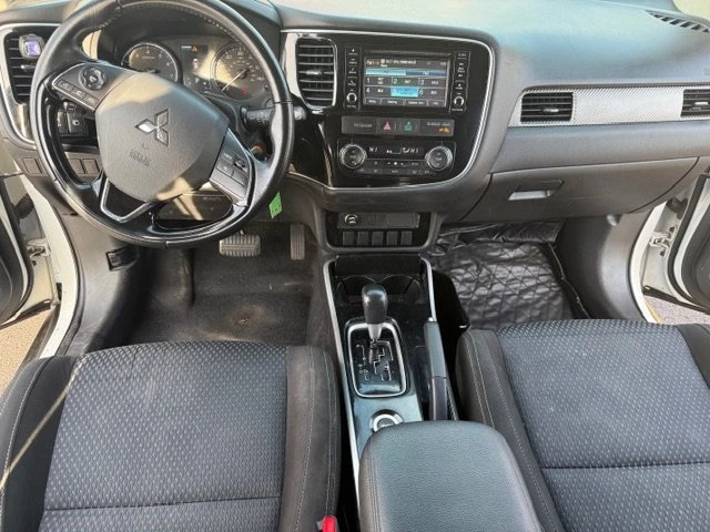 2017 Mitsubishi Outlander - Image 13 of 18