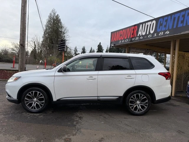 2017 Mitsubishi Outlander - Image 2 of 18