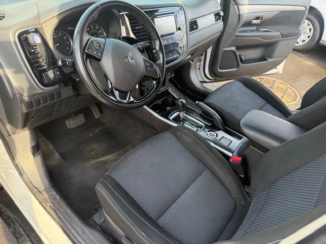 2017 Mitsubishi Outlander - Image 10 of 18