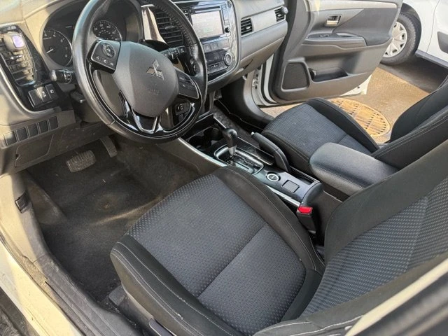 2017 Mitsubishi Outlander - Image 11 of 18