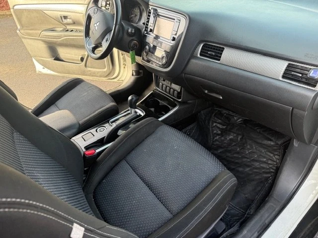 2017 Mitsubishi Outlander - Image 15 of 18