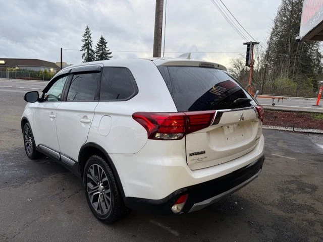 2017 Mitsubishi Outlander - Image 3 of 18