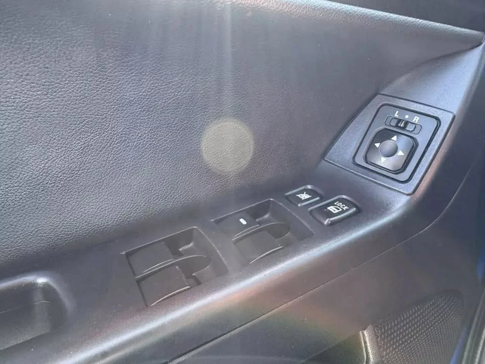 2017 Mitsubishi Lancer 10th Gen - Image 9 of 10