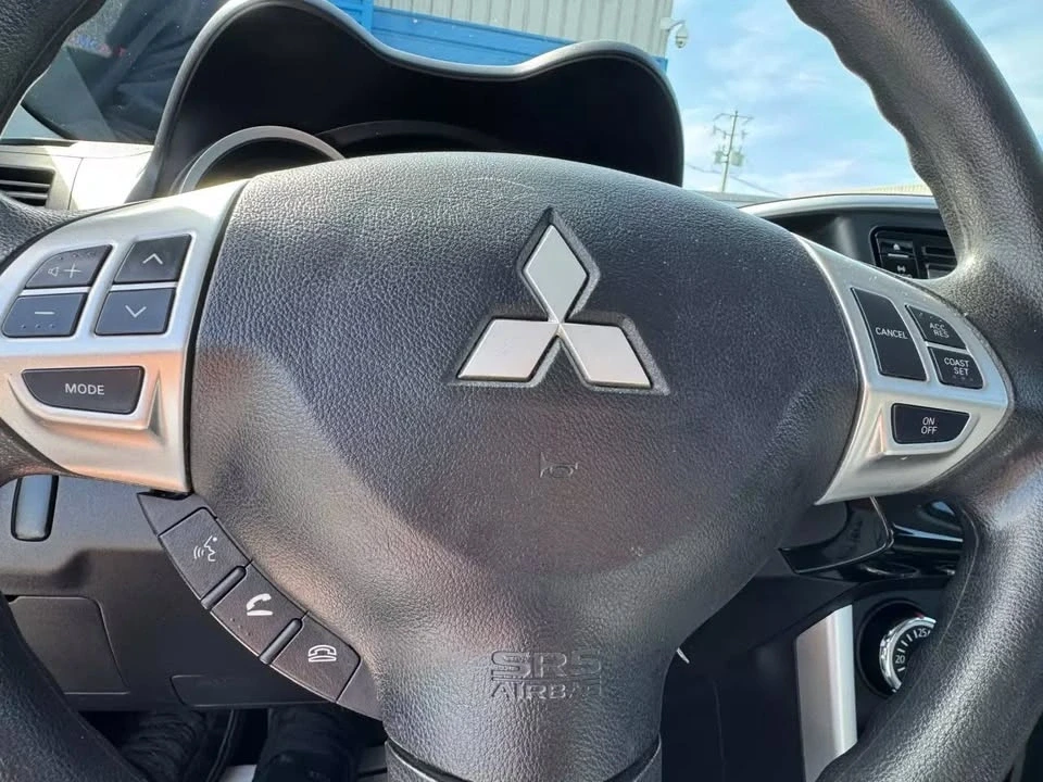 2017 Mitsubishi Lancer 10th Gen - Image 6 of 12