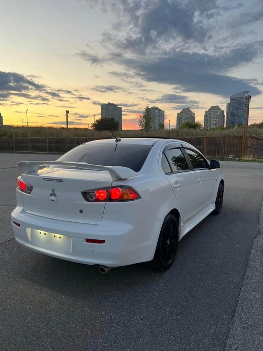 2017 Mitsubishi Lancer 10th Gen - Image 5 of 15