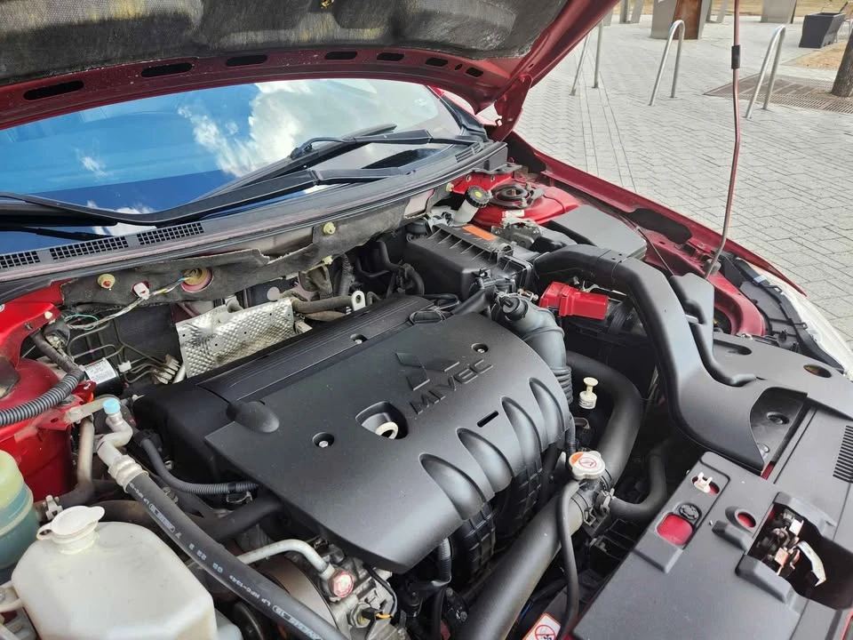 2017 Mitsubishi Lancer 10th Gen - Image 6 of 10
