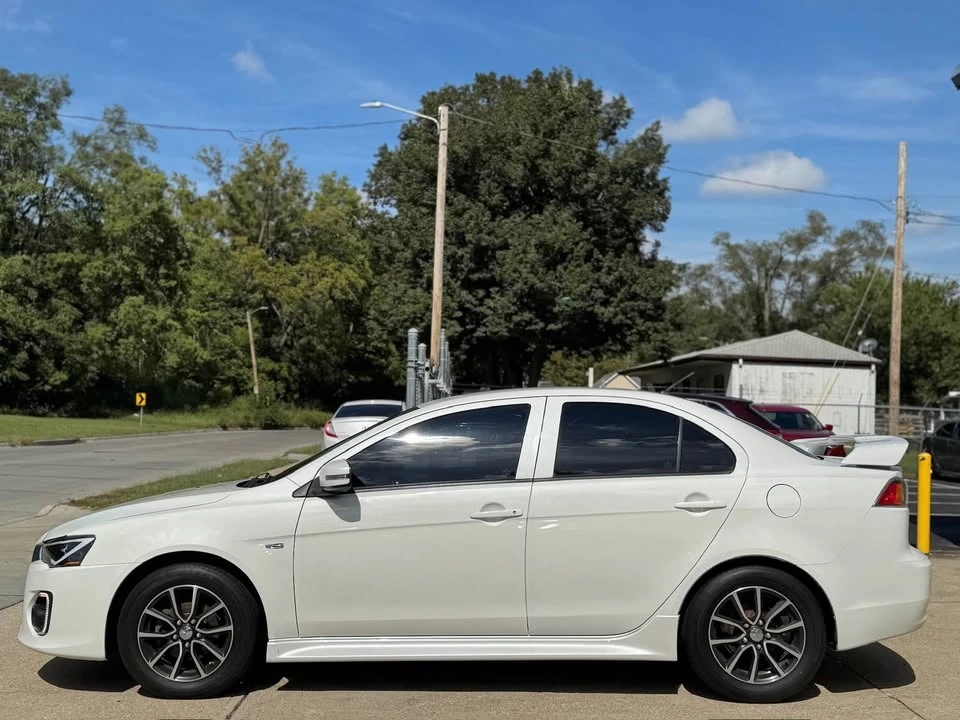 2017 Mitsubishi Lancer 10th Gen - Image 4 of 20