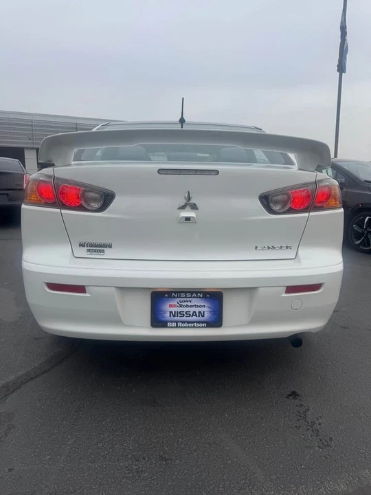 2017 Mitsubishi Lancer 10th Gen - Image 9 of 10