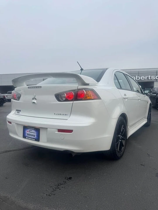 2017 Mitsubishi Lancer 10th Gen - Image 8 of 10