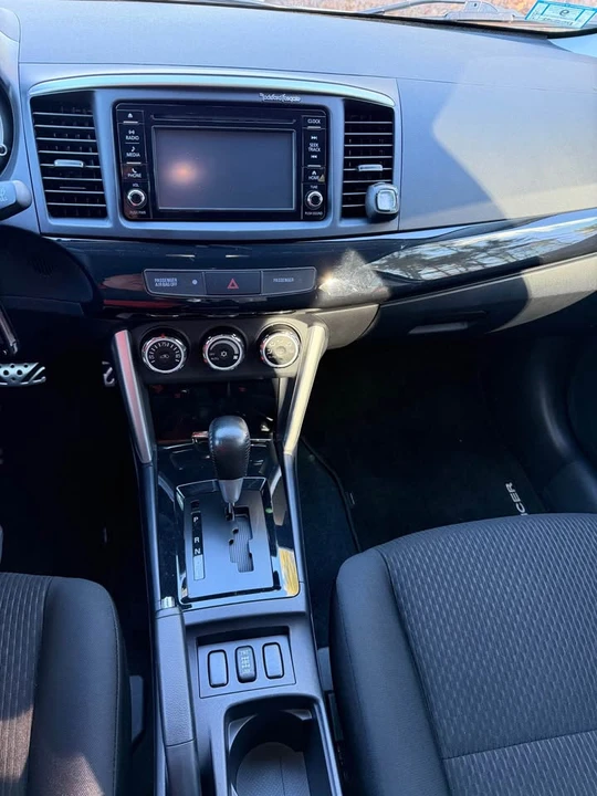 2017 Mitsubishi Lancer 10th Gen - Image 8 of 12
