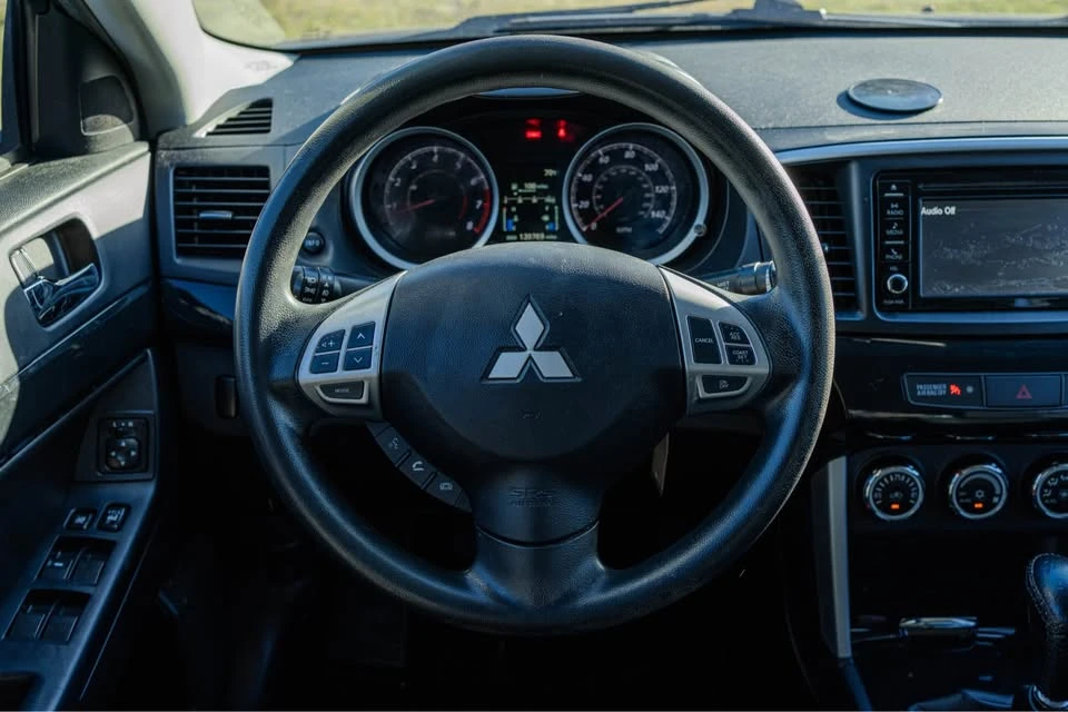2017 Mitsubishi Lancer 10th Gen - Image 8 of 10