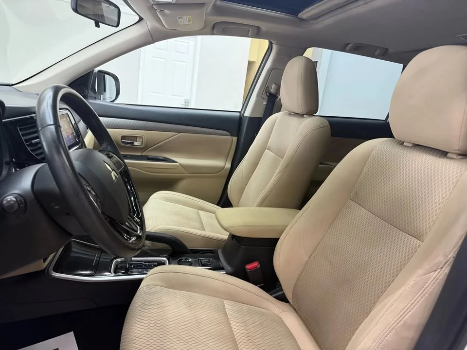 2017 Mitsubishi Outlander - Image 9 of 20