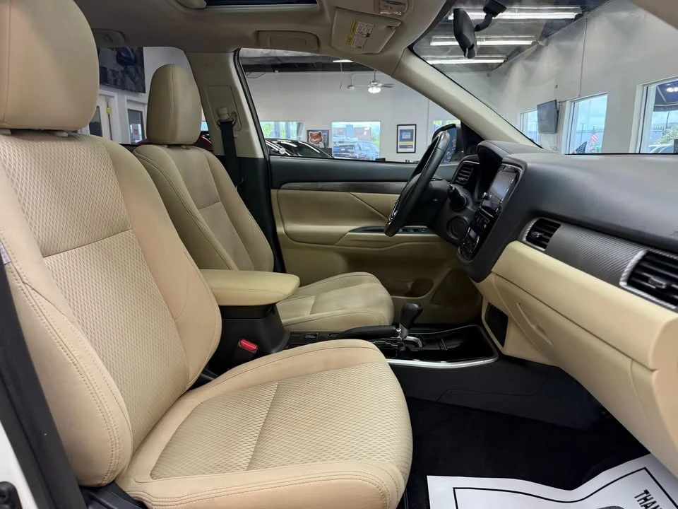 2017 Mitsubishi Outlander - Image 17 of 20