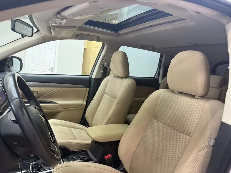 2017 Mitsubishi Outlander - Image 10 of 20