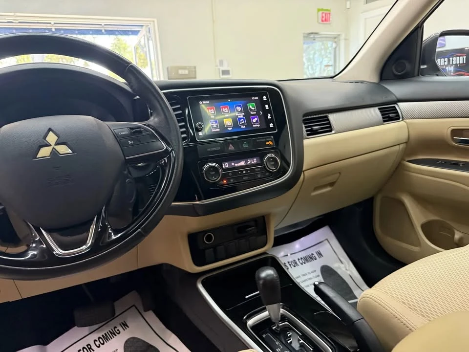 2017 Mitsubishi Outlander - Image 6 of 20