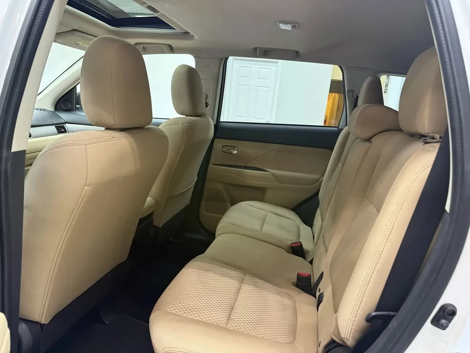 2017 Mitsubishi Outlander - Image 11 of 20