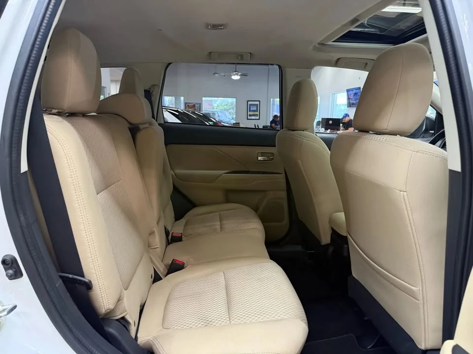 2017 Mitsubishi Outlander - Image 15 of 20