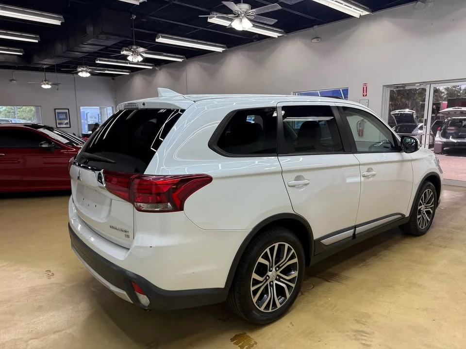 2017 Mitsubishi Outlander - Image 4 of 20