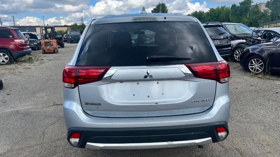 2017 Mitsubishi Outlander - Image 5 of 9