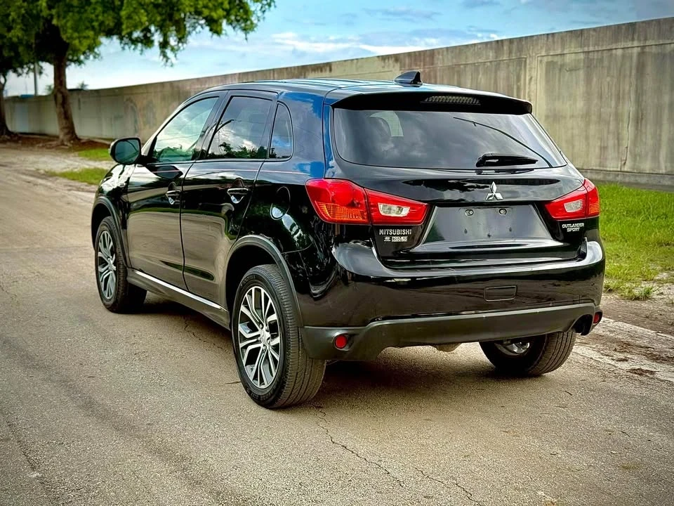 2017 Mitsubishi Outlander - Image 5 of 12