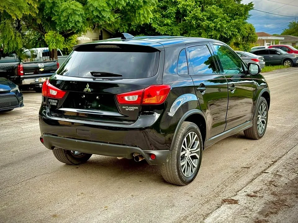 2017 Mitsubishi Outlander - Image 4 of 12