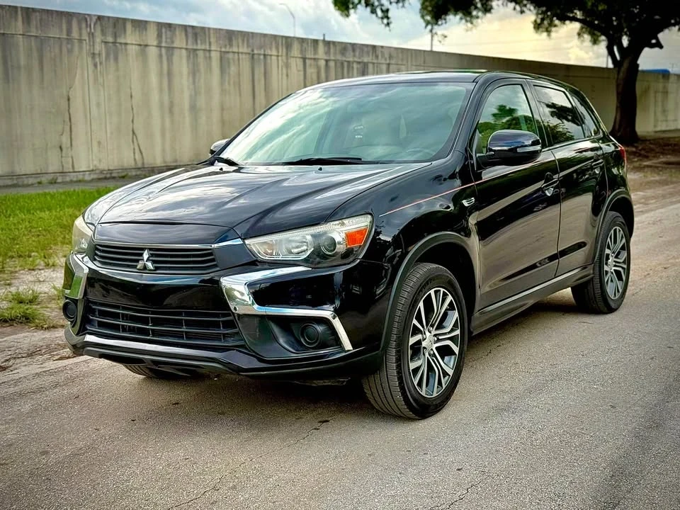 2017 Mitsubishi Outlander - Image 3 of 12