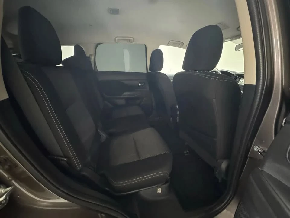 2017 Mitsubishi Outlander - Image 17 of 17