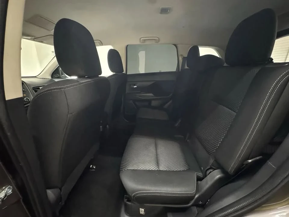 2017 Mitsubishi Outlander - Image 13 of 17