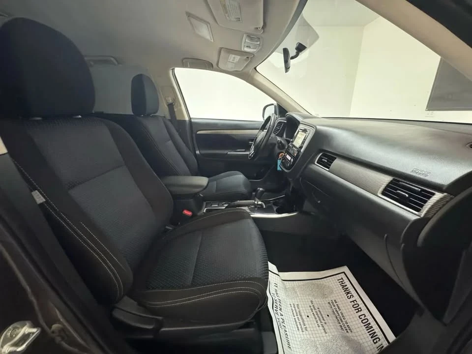 2017 Mitsubishi Outlander - Image 15 of 17