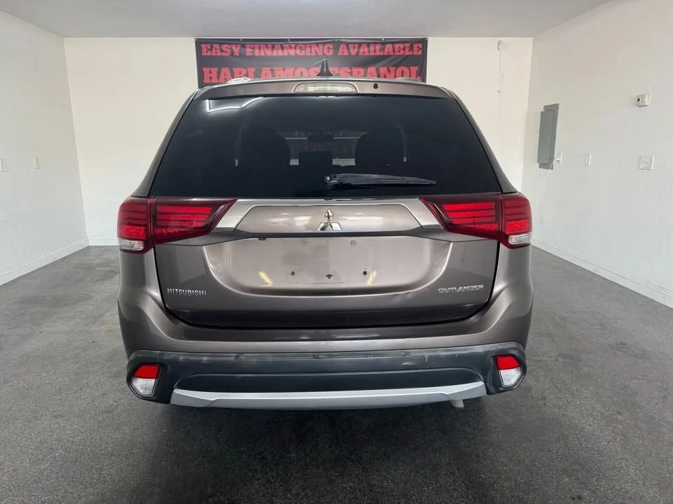 2017 Mitsubishi Outlander - Image 6 of 17