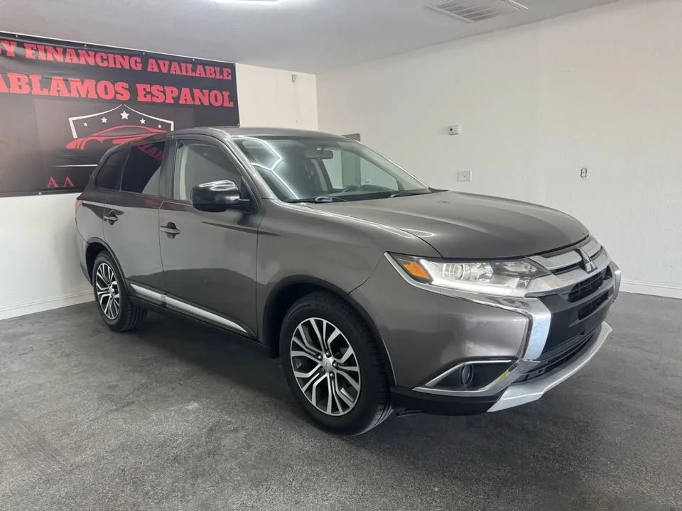 2017 Mitsubishi Outlander - Image 2 of 17