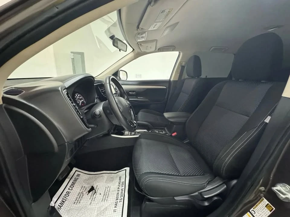 2017 Mitsubishi Outlander - Image 11 of 17