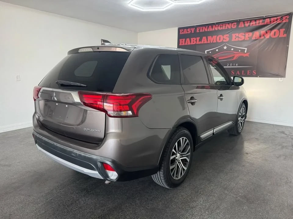 2017 Mitsubishi Outlander - Image 7 of 17