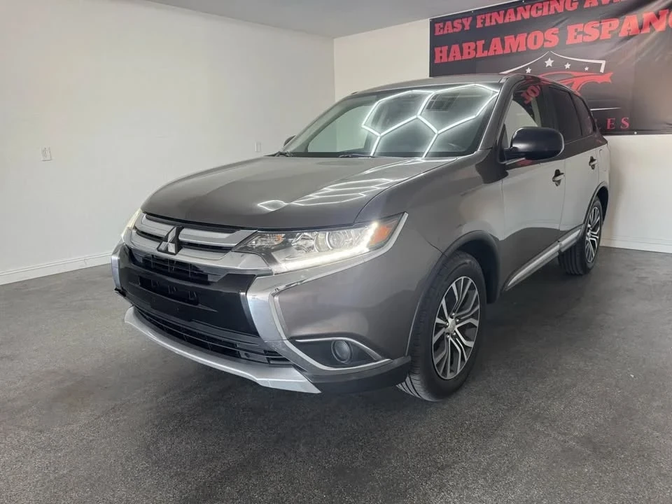 2017 Mitsubishi Outlander - Image 4 of 17