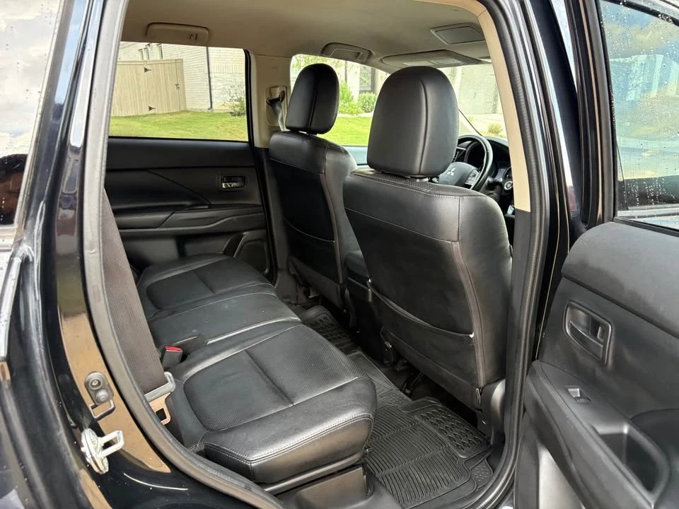 2017 Mitsubishi Outlander - Image 9 of 10