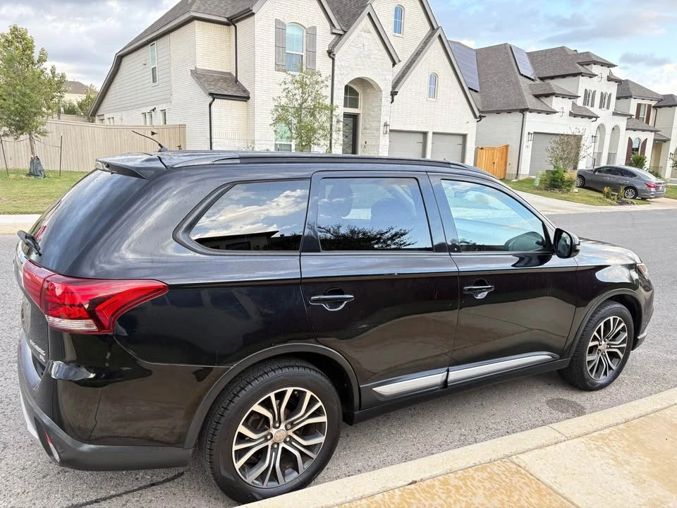 2017 Mitsubishi Outlander - Image 3 of 10