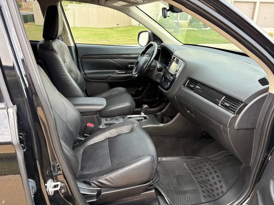 2017 Mitsubishi Outlander - Image 6 of 10