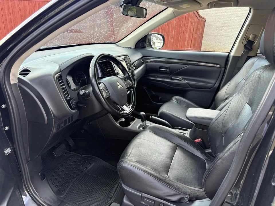2017 Mitsubishi Outlander - Image 7 of 10