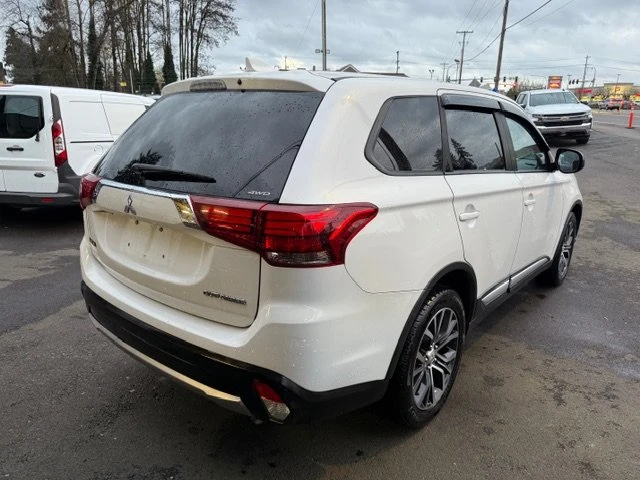 2017 Mitsubishi Outlander - Image 5 of 16