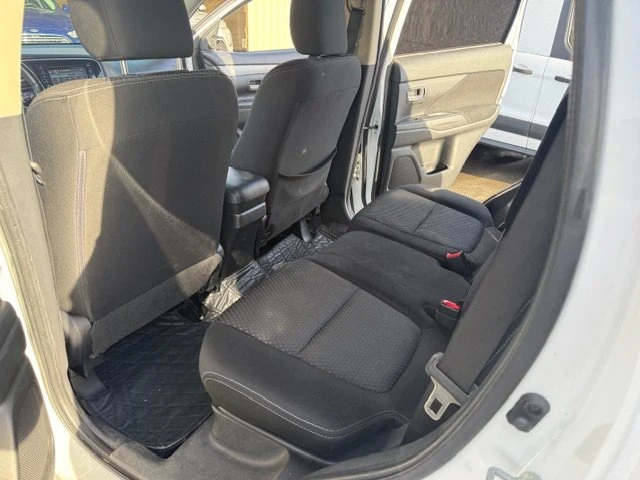 2017 Mitsubishi Outlander - Image 11 of 16
