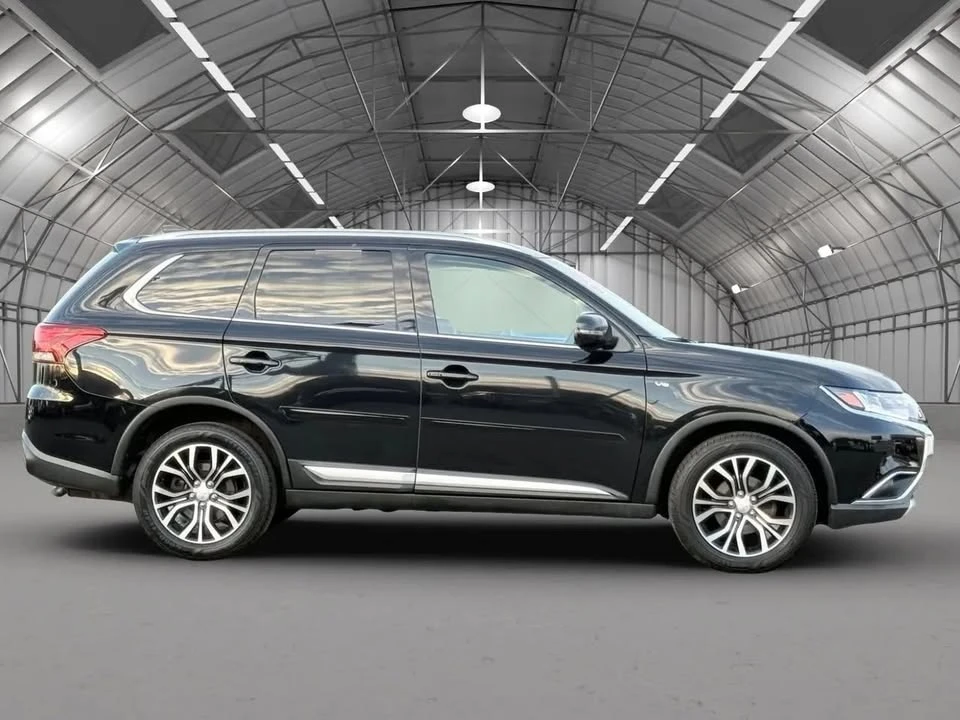 2017 Mitsubishi Outlander - Image 8 of 20