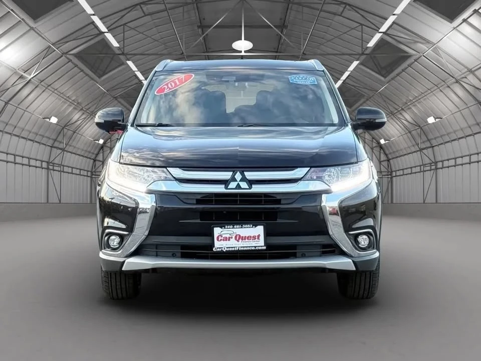 2017 Mitsubishi Outlander - Image 2 of 20