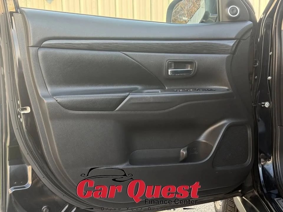 2017 Mitsubishi Outlander - Image 11 of 20