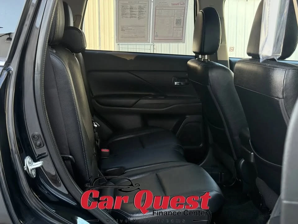 2017 Mitsubishi Outlander - Image 18 of 20