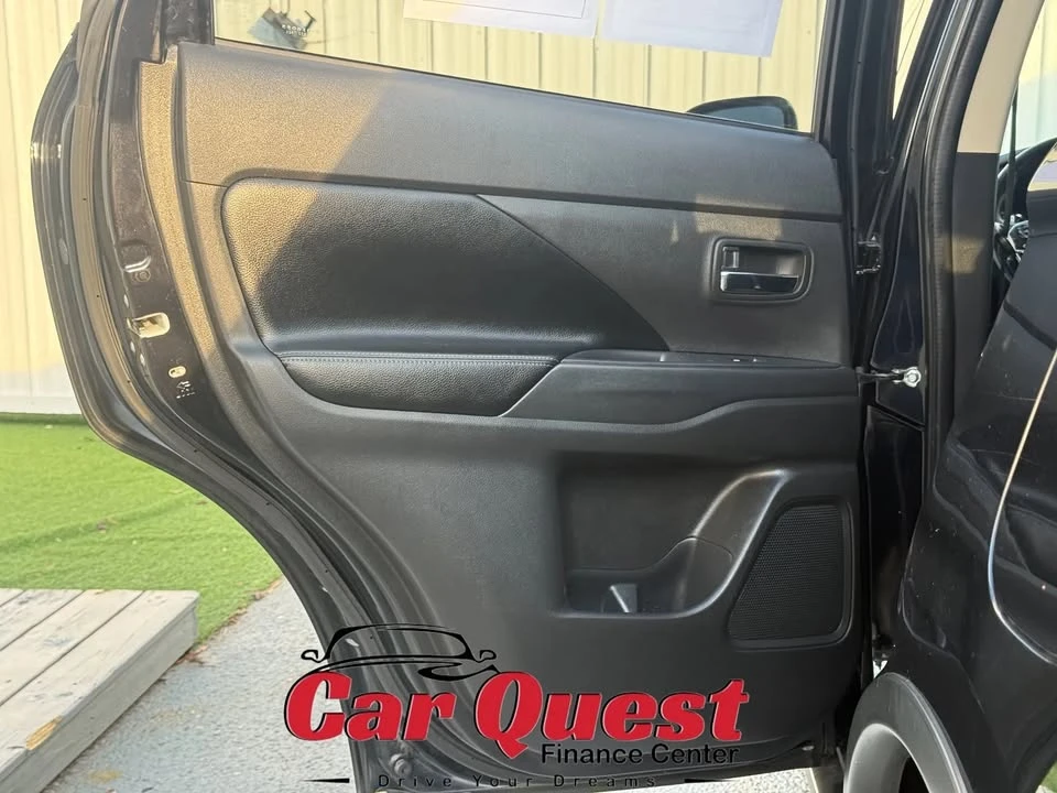 2017 Mitsubishi Outlander - Image 13 of 20