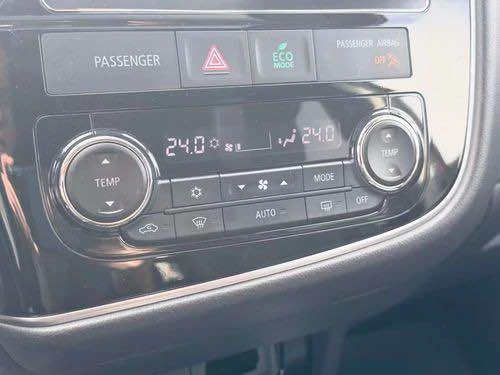 2017 Mitsubishi Outlander - Image 8 of 12