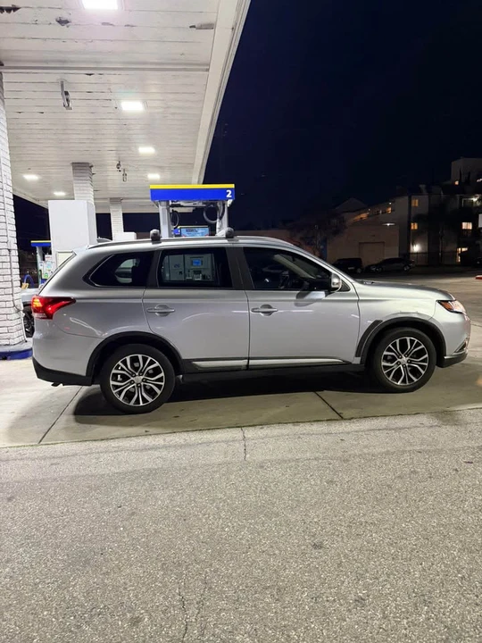 2017 Mitsubishi Outlander - Image 8 of 19