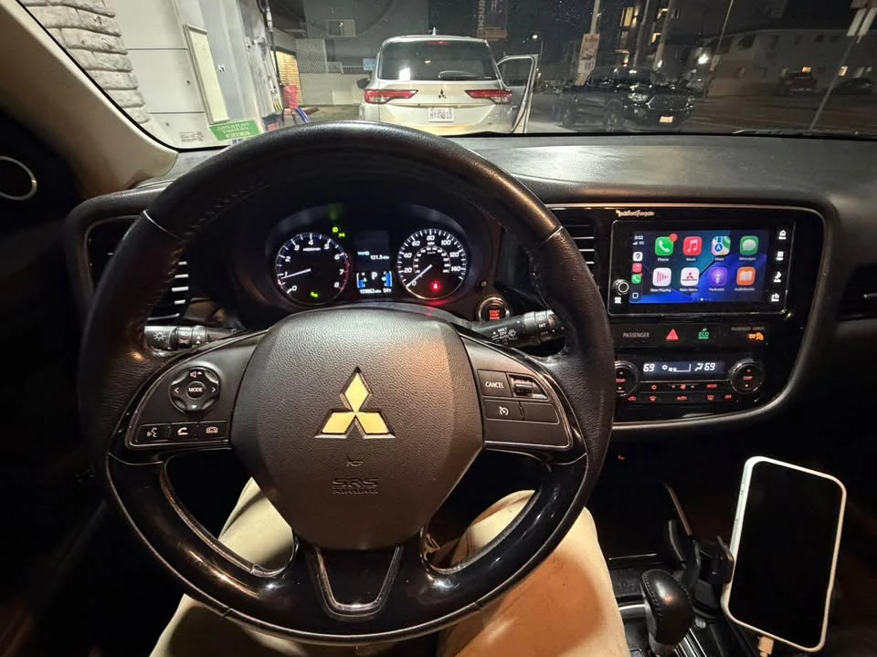 2017 Mitsubishi Outlander - Image 11 of 19