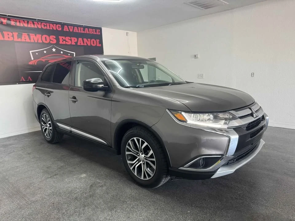 2017 Mitsubishi Outlander - Image 2 of 17
