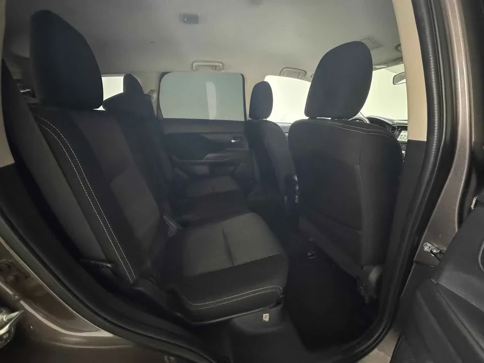 2017 Mitsubishi Outlander - Image 15 of 17